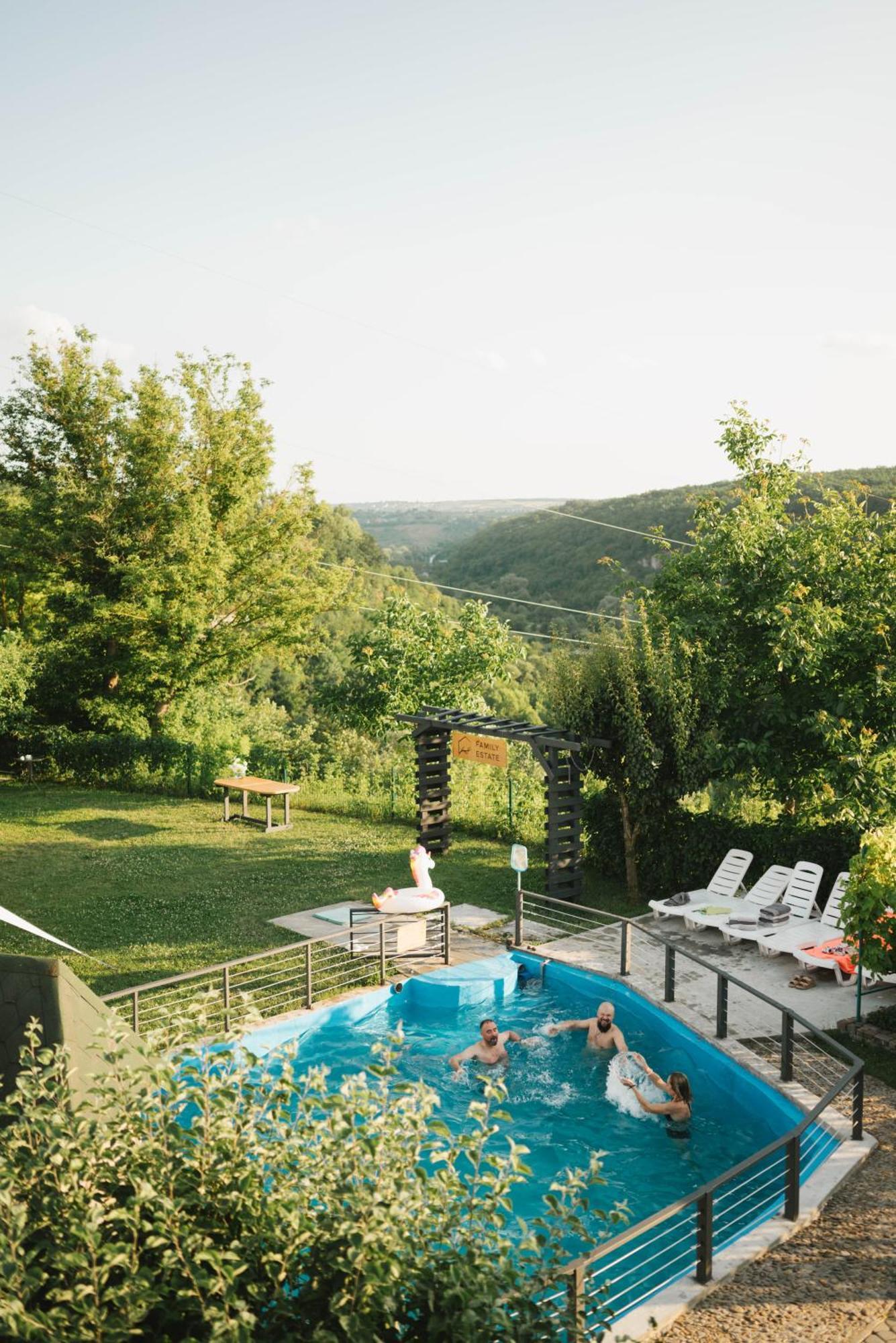 Rodynnyi Maietok Family Estate Villa Kamianets Podilskyi Bagian luar foto